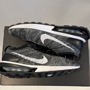 Nike Air Max Flyknit Racer Black and White, size 10